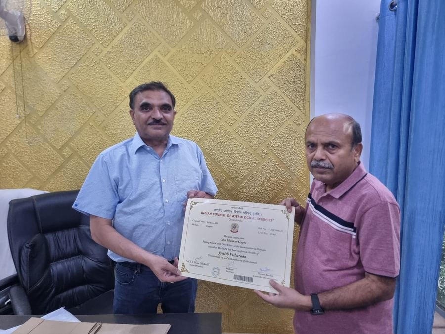 Jyotish Visharada certificate presented to a graduate
